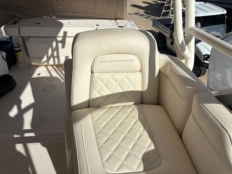 Slide: The Image of Grady-White 330 EXPRESS 2023 - 17