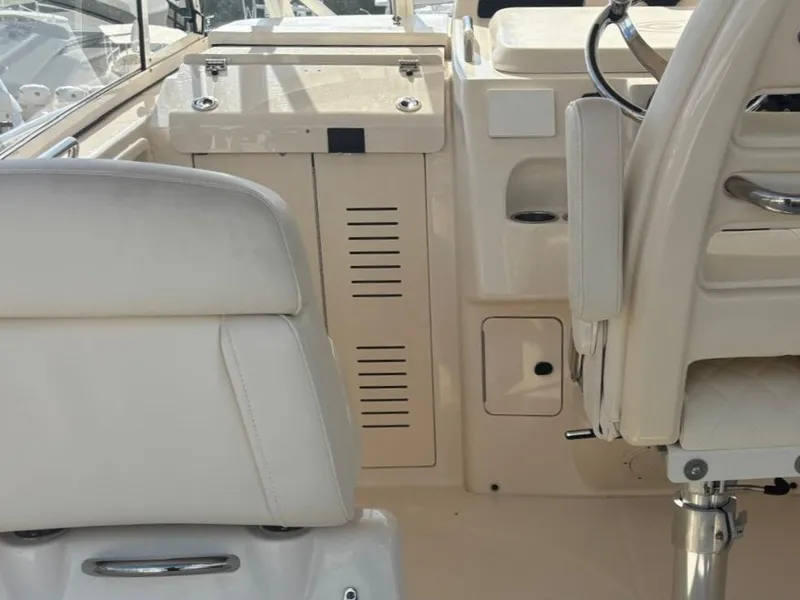 Slide: The Image of Grady-White 330 EXPRESS 2023 - 18