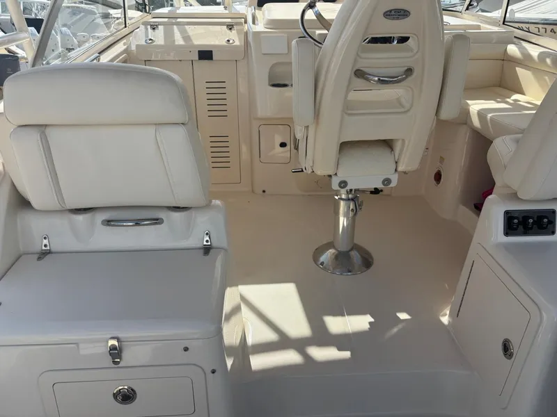 Slide: The Image of Grady-White 330 EXPRESS 2023 - 27