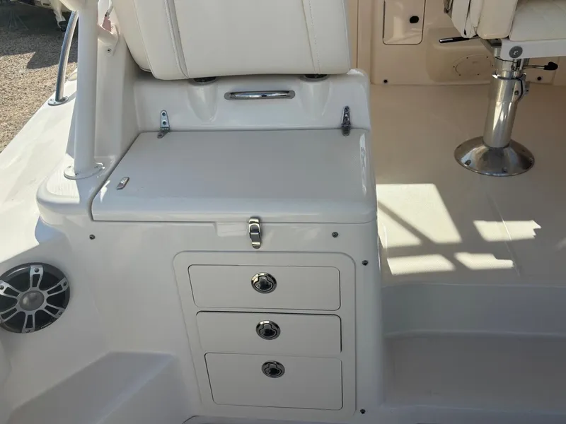 Slide: The Image of Grady-White 330 EXPRESS 2023 - 28