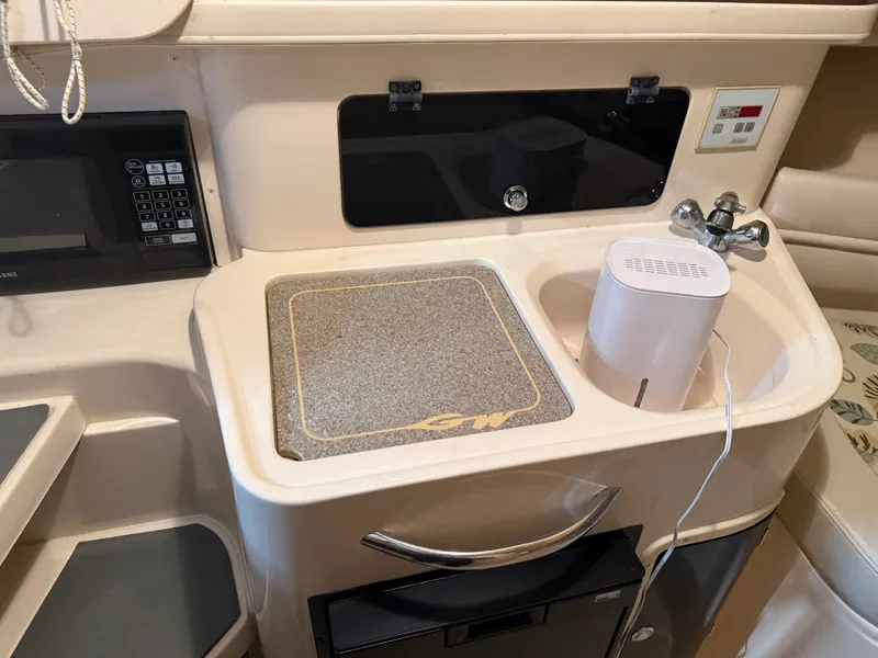 Slide: The Image of Grady-White Marlin 300 2002 - 15