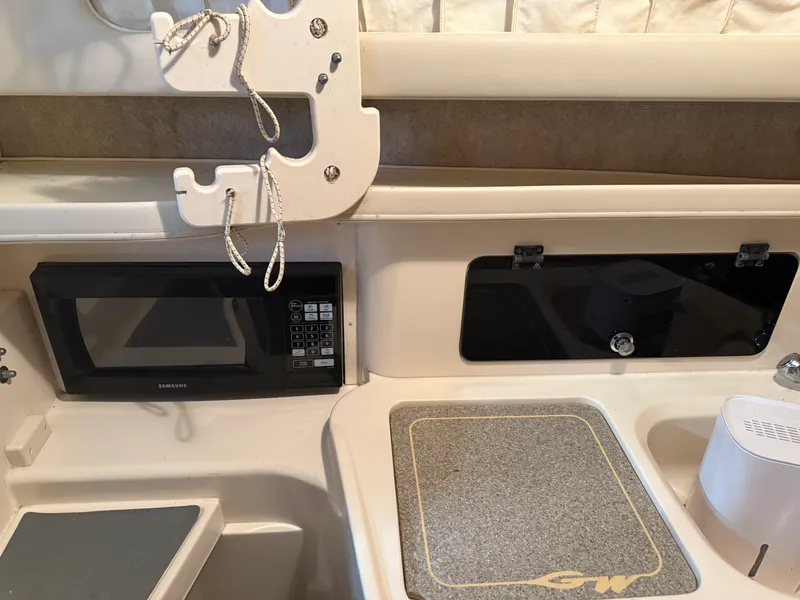 Slide: The Image of Grady-White Marlin 300 2002 - 18