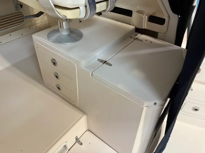 Slide: The Image of Grady-White Marlin 300 2002 - 32