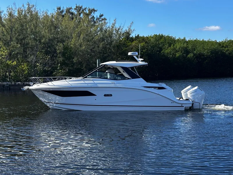 The Image of Sea Ray Sundancer 320 Outboard 2026 - 0