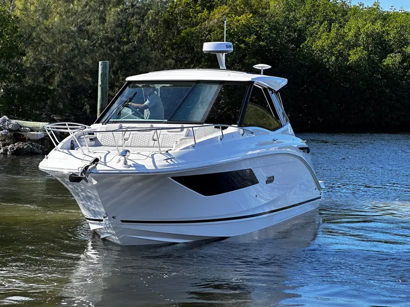 Slide: The Image of Sea Ray Sundancer 320 Outboard 2026 - 1