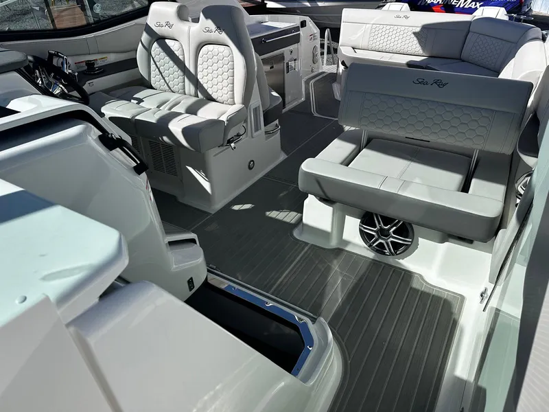 Slide: The Image of Sea Ray Sundancer 320 Outboard 2026 - 11