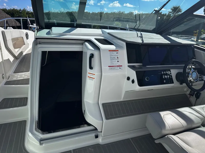 Slide: The Image of Sea Ray Sundancer 320 Outboard 2026 - 12