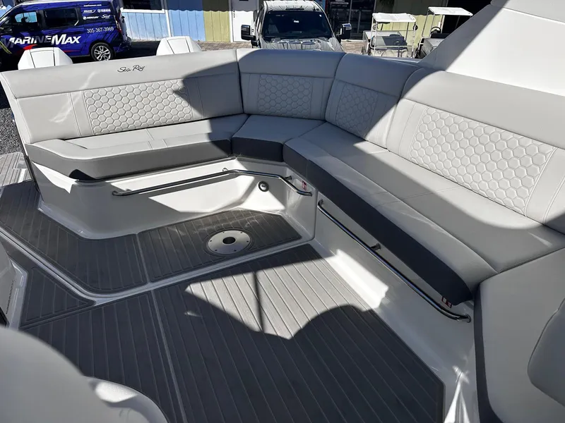 Slide: The Image of Sea Ray Sundancer 320 Outboard 2026 - 26