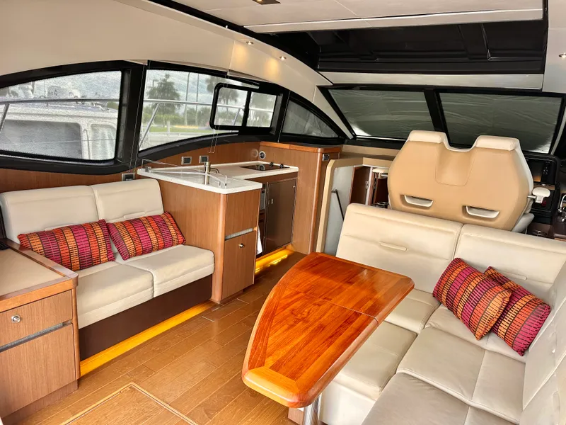 Slide: The Image of Sea Ray 400 SUNDANCER 2016 - 11