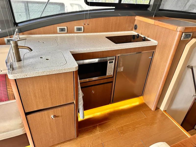 Slide: The Image of Sea Ray 400 SUNDANCER 2016 - 13