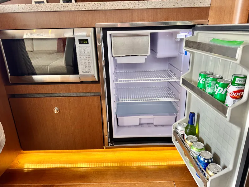 Slide: The Image of Sea Ray 400 SUNDANCER 2016 - 14