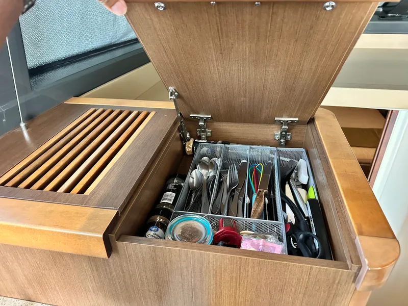 Slide: The Image of Sea Ray 400 SUNDANCER 2016 - 17