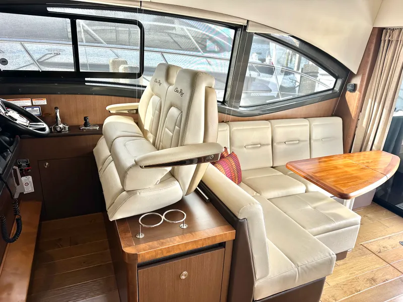 Slide: The Image of Sea Ray 400 SUNDANCER 2016 - 18
