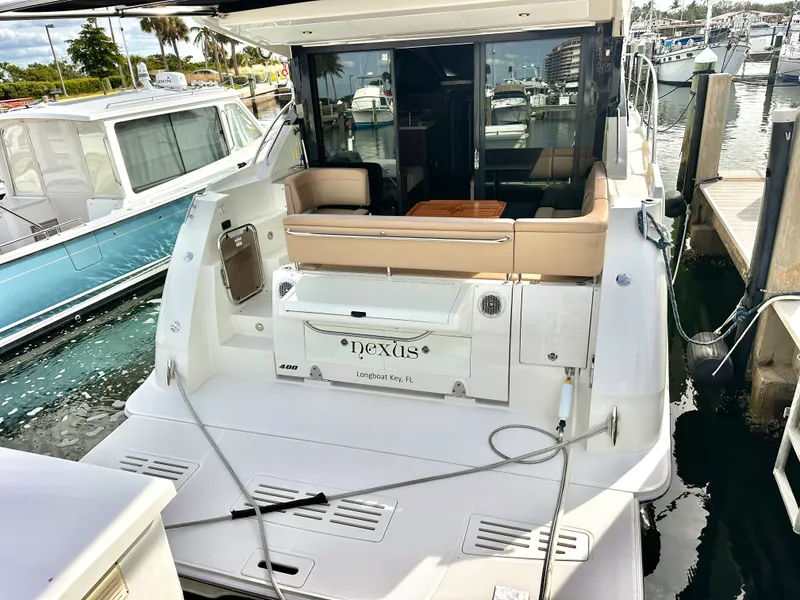 Slide: The Image of Sea Ray 400 SUNDANCER 2016 - 2