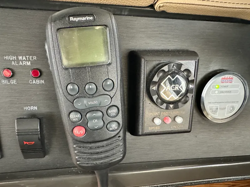 Slide: The Image of Sea Ray 400 SUNDANCER 2016 - 22