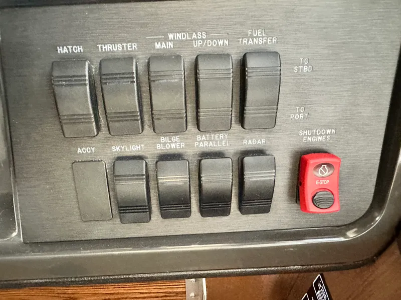 Slide: The Image of Sea Ray 400 SUNDANCER 2016 - 23