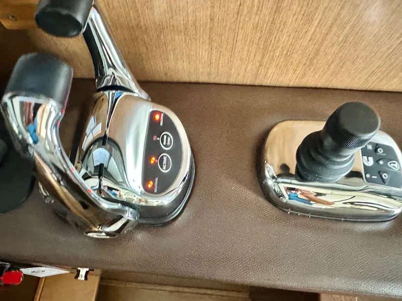 Slide: The Image of Sea Ray 400 SUNDANCER 2016 - 25