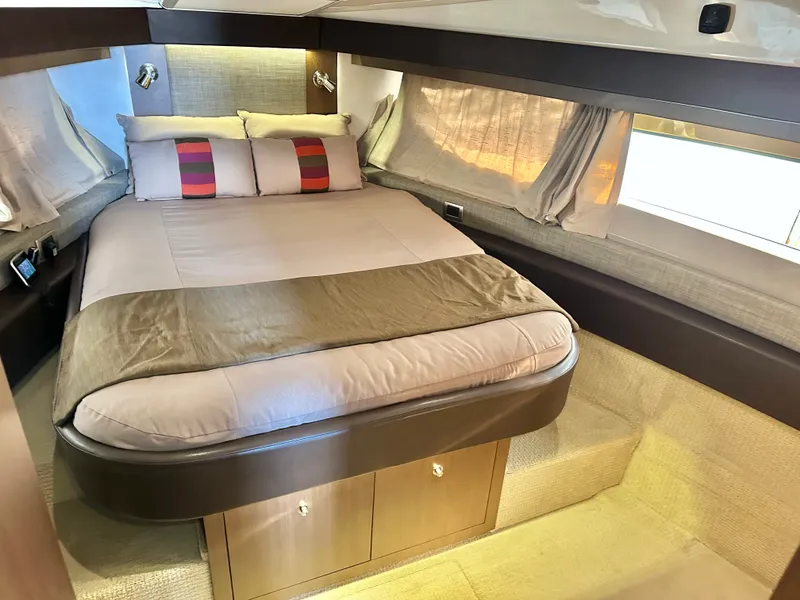 Slide: The Image of Sea Ray 400 SUNDANCER 2016 - 27