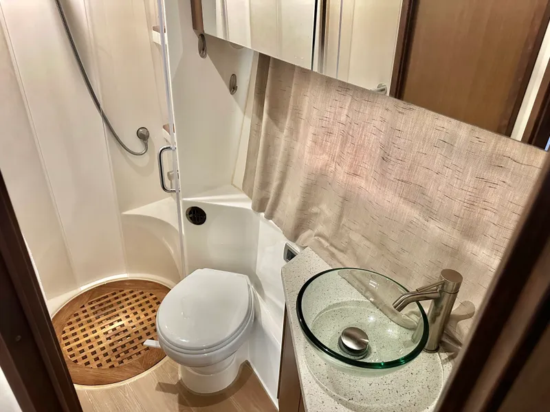 Slide: The Image of Sea Ray 400 SUNDANCER 2016 - 28