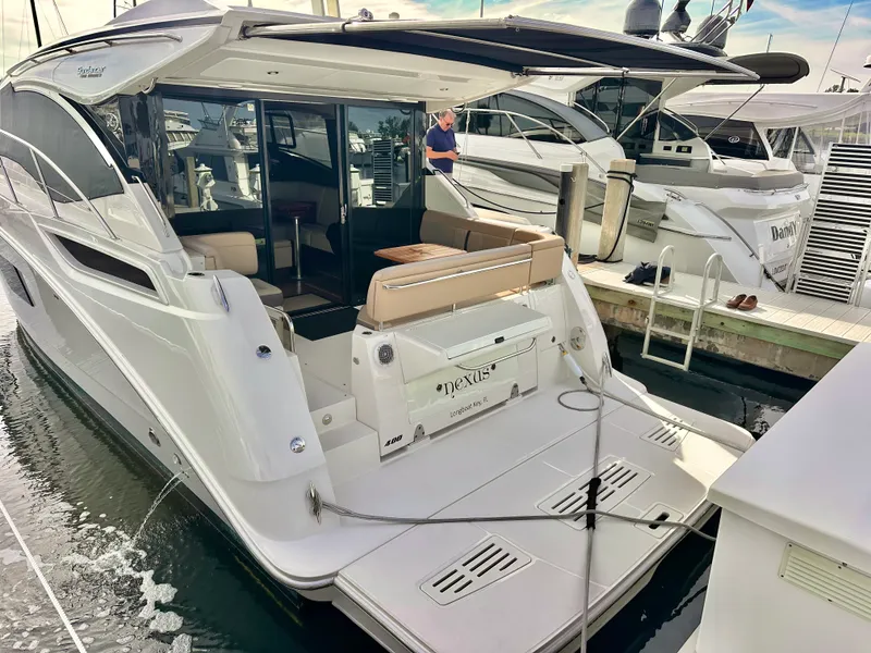 Slide: The Image of Sea Ray 400 SUNDANCER 2016 - 3