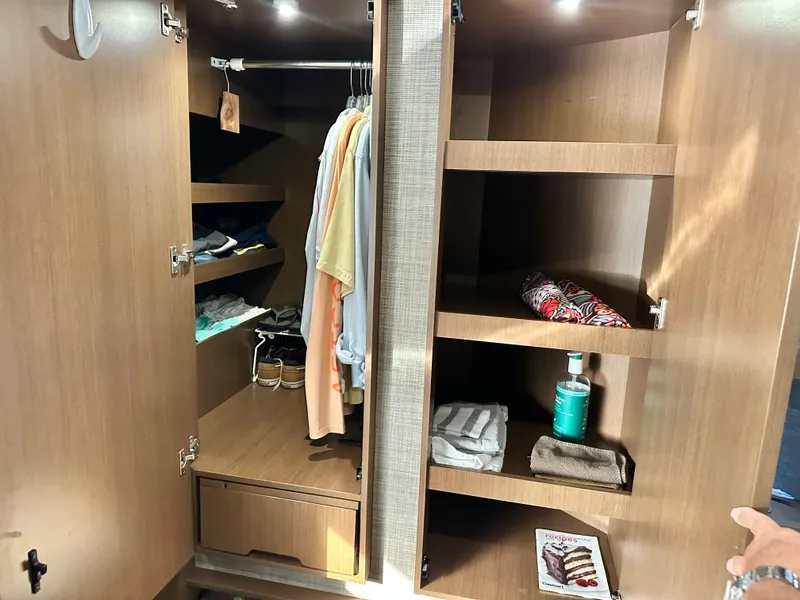 Slide: The Image of Sea Ray 400 SUNDANCER 2016 - 30