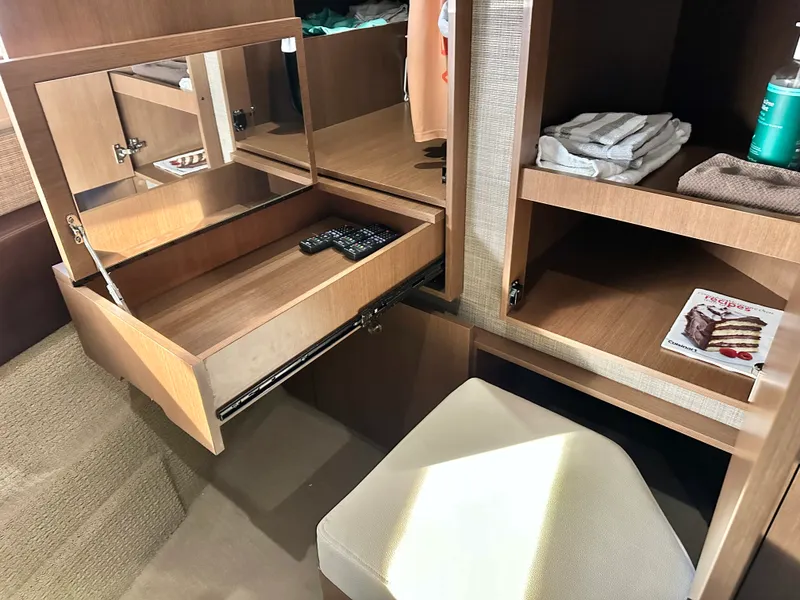 Slide: The Image of Sea Ray 400 SUNDANCER 2016 - 32