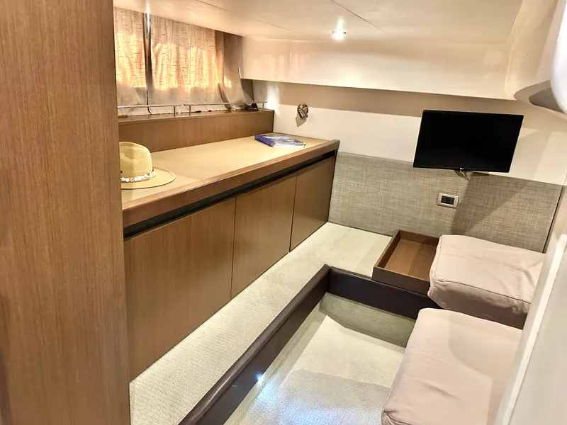 Slide: The Image of Sea Ray 400 SUNDANCER 2016 - 35
