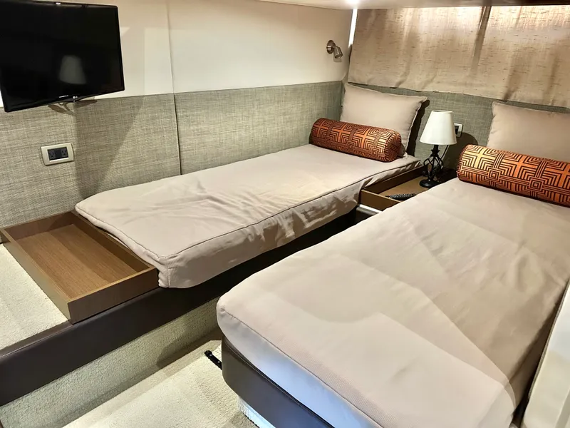 Slide: The Image of Sea Ray 400 SUNDANCER 2016 - 36