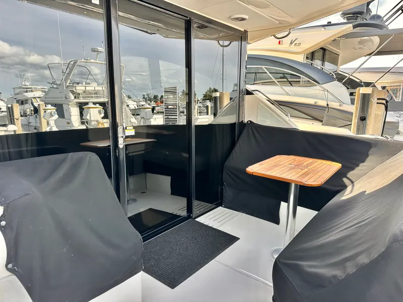 Slide: The Image of Sea Ray 400 SUNDANCER 2016 - 8