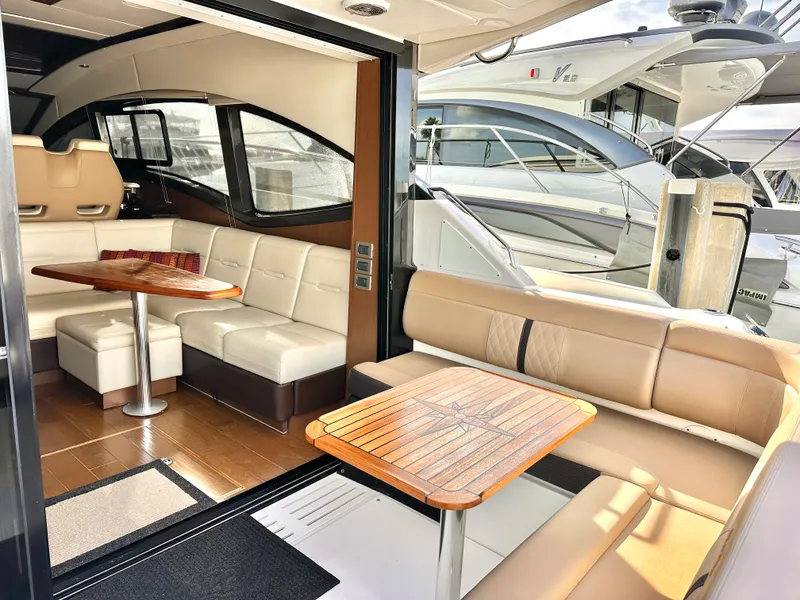 Slide: The Image of Sea Ray 400 SUNDANCER 2016 - 9