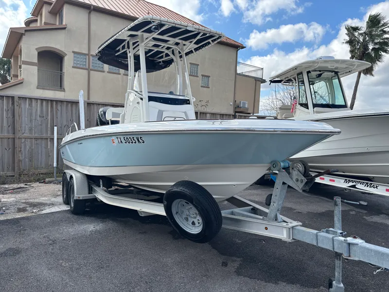 Slide: The Image of Boston Whaler 210 DAUNTLESS 2016 - 1