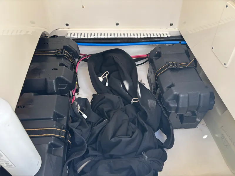 Slide: The Image of Boston Whaler 210 DAUNTLESS 2016 - 12