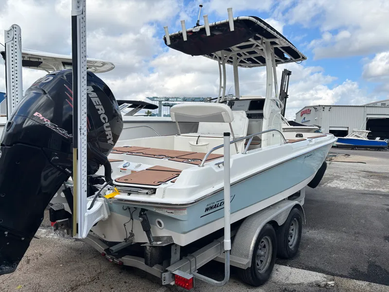 Slide: The Image of Boston Whaler 210 DAUNTLESS 2016 - 2