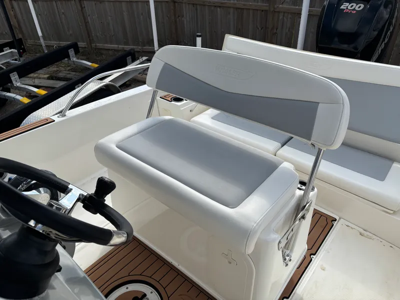Slide: The Image of Boston Whaler 210 DAUNTLESS 2016 - 8