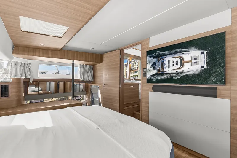 Slide: The Image of Aquila 54 2022 - 10