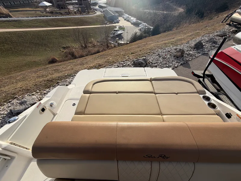 Slide: The Image of Sea Ray 270 SUNDECK 2015 - 11