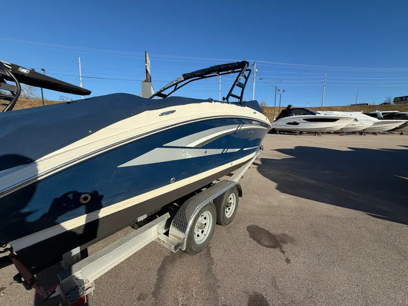 Slide: The Image of Sea Ray 270 SUNDECK 2015 - 12