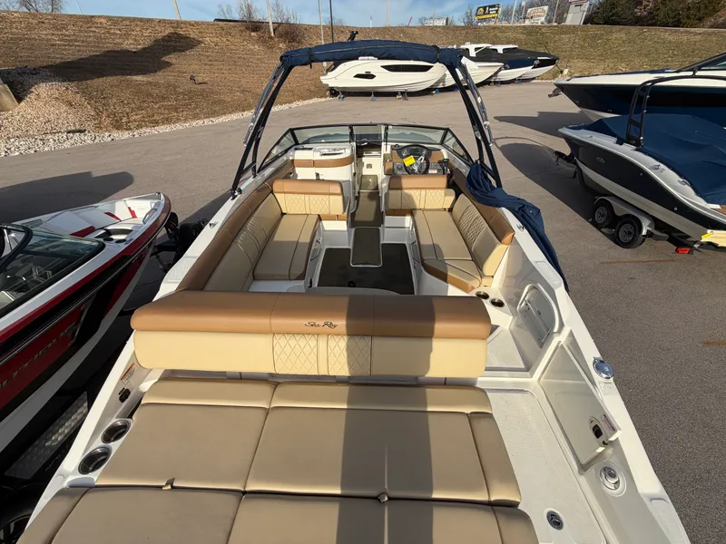 Slide: The Image of Sea Ray 270 SUNDECK 2015 - 6