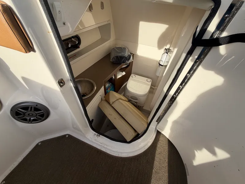 Slide: The Image of Sea Ray 270 SUNDECK 2015 - 8