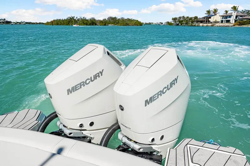 Slide: The Image of Sea Ray SLX 310 Outboard 2026 - 16