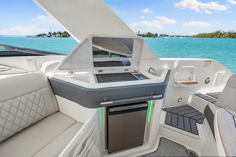 Slide: The Image of Sea Ray SLX 310 Outboard 2026 - 21