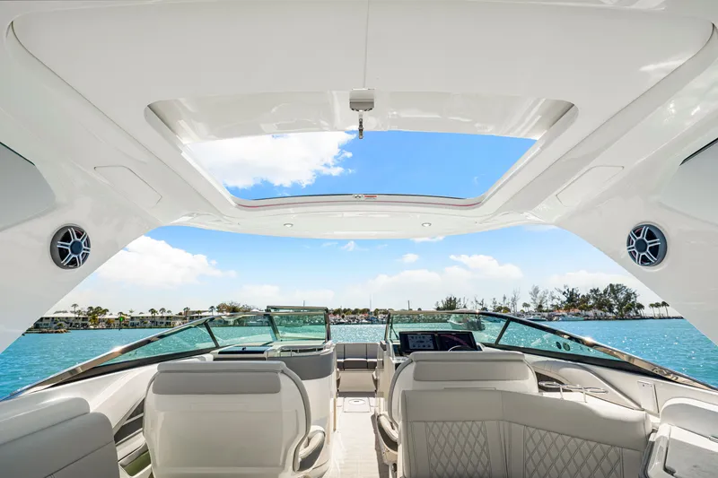 Slide: The Image of Sea Ray SLX 310 Outboard 2026 - 23