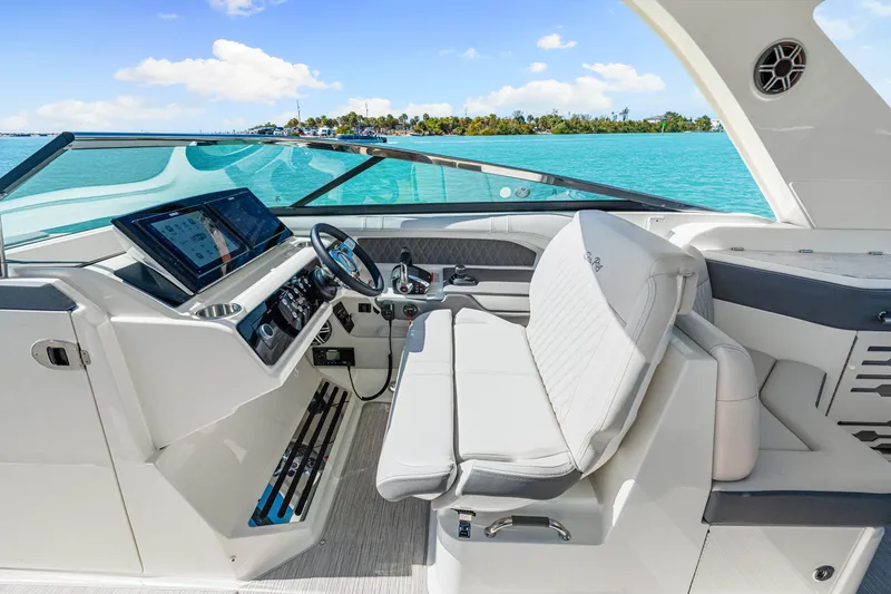 Slide: The Image of Sea Ray SLX 310 Outboard 2026 - 25