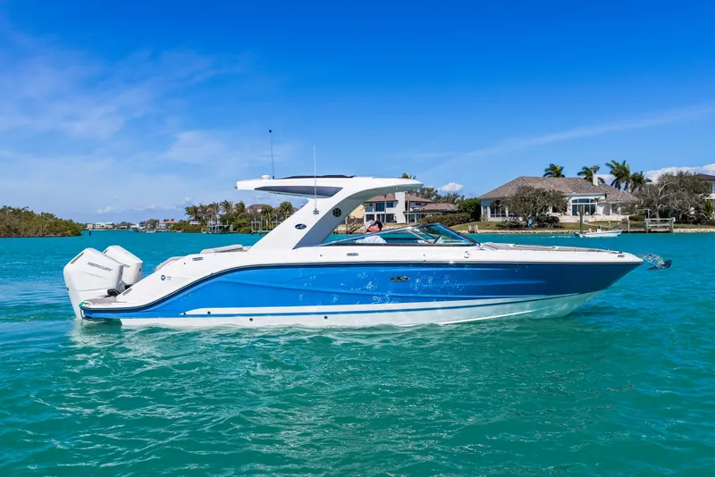 Slide: The Image of Sea Ray SLX 310 Outboard 2026 - 34