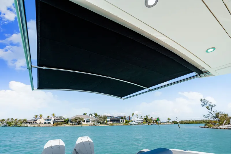 Slide: The Image of Sea Ray SLX 310 Outboard 2026 - 64