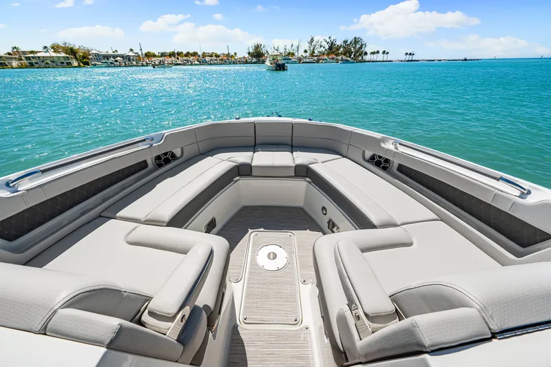 Slide: The Image of Sea Ray SLX 310 Outboard 2026 - 65