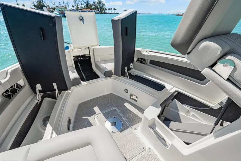Slide: The Image of Sea Ray SLX 310 Outboard 2026 - 68
