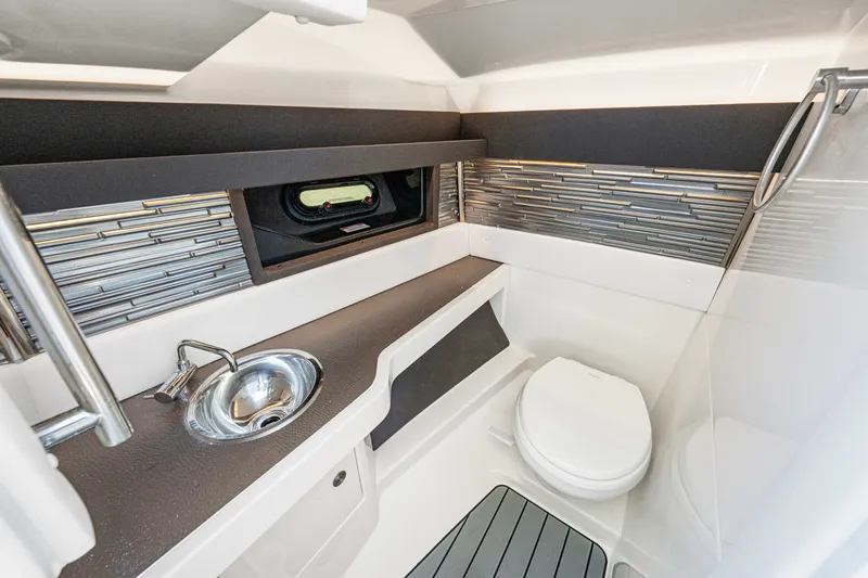 Slide: The Image of Sea Ray SLX 310 Outboard 2026 - 69