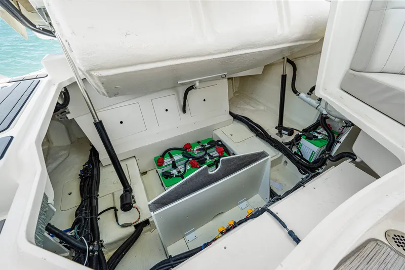 Slide: The Image of Sea Ray SLX 310 Outboard 2026 - 70