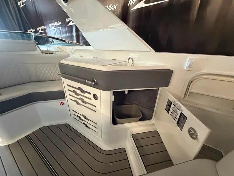 Slide: The Image of Sea Ray SLX 310 2026 - 17